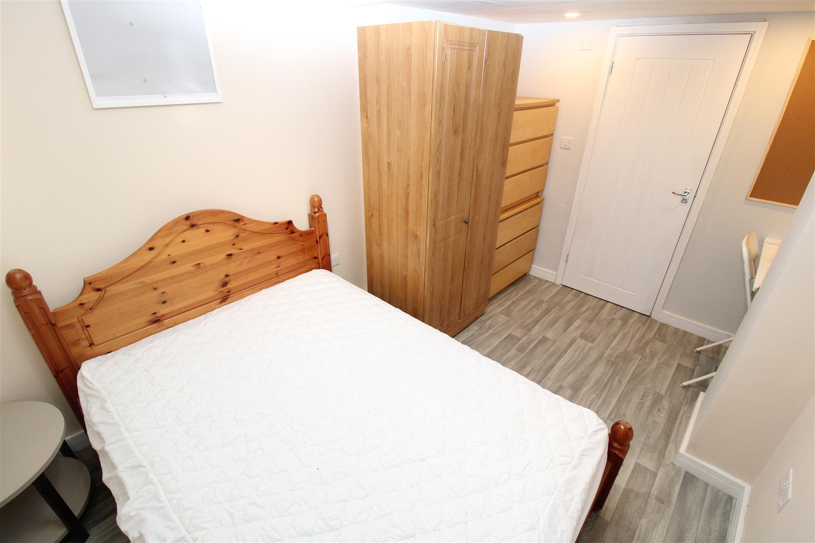 Flat Kingsland Terrace in Pontypridd