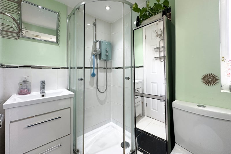 Room Woodlands Street in Greater London