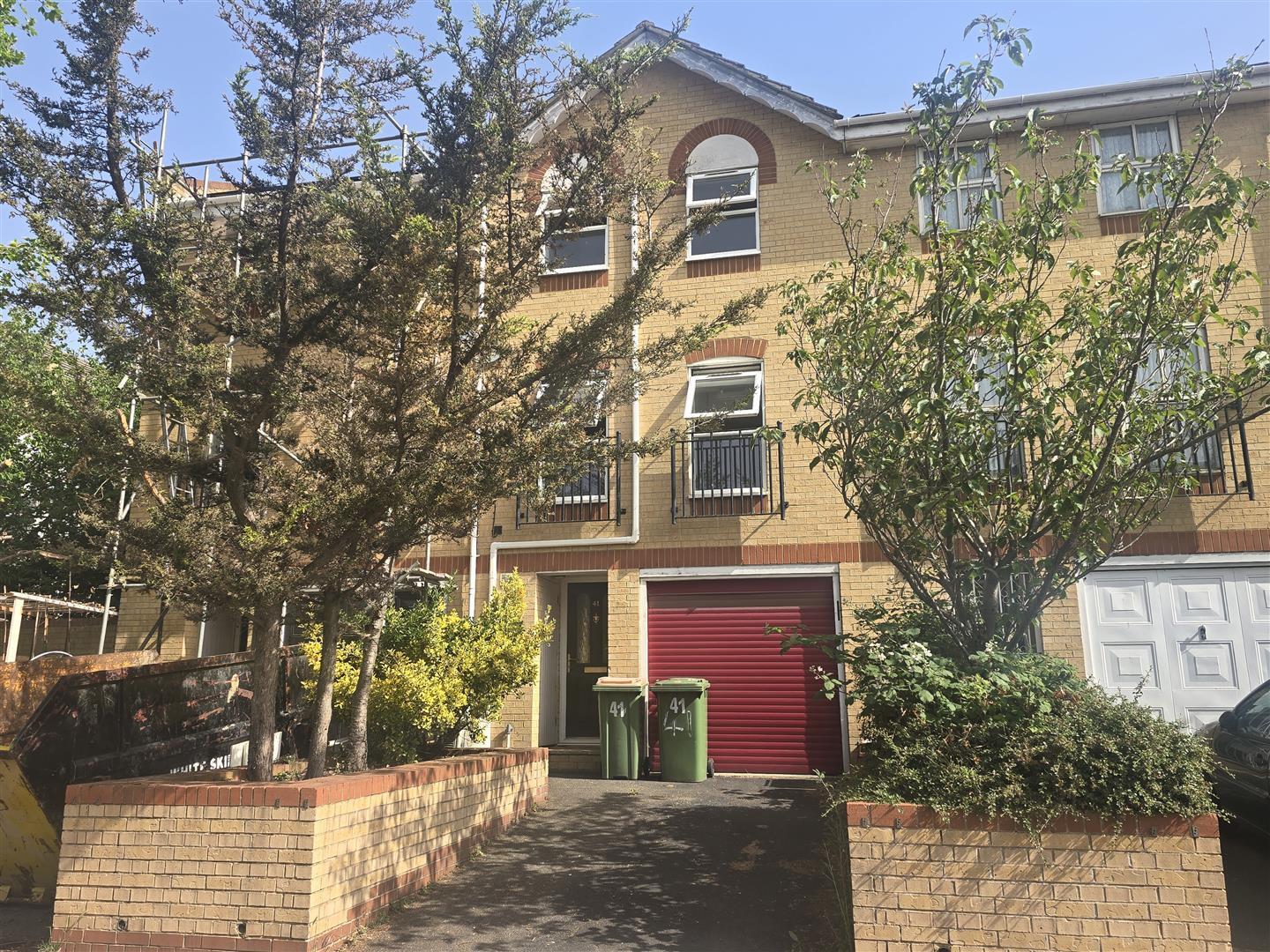 House Alpine Way in Greater London