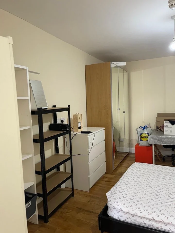 Room Green Lane in Greater London