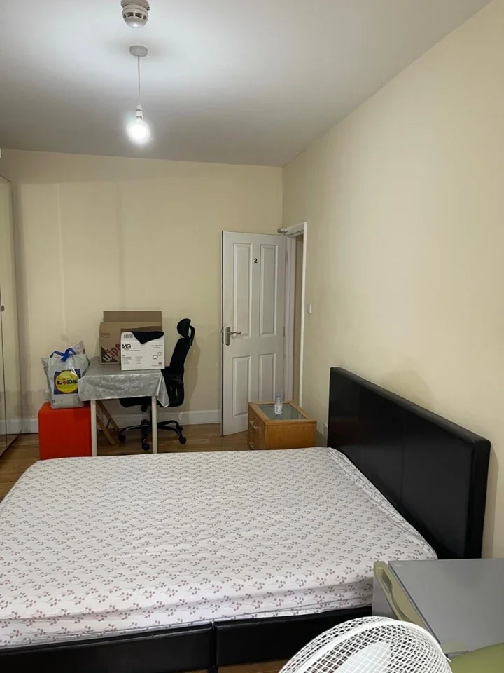 Room Green Lane in Greater London