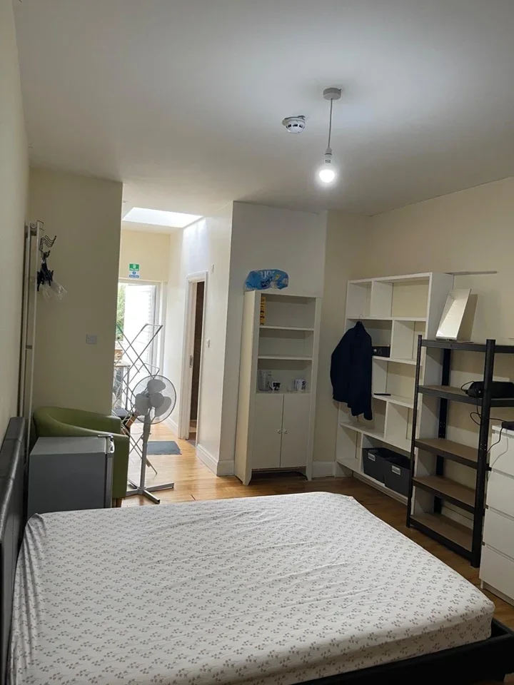 Room Green Lane in Greater London