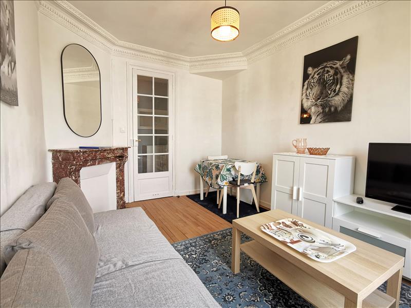 Flat Rue d'Estienne d'Orves in Montrouge