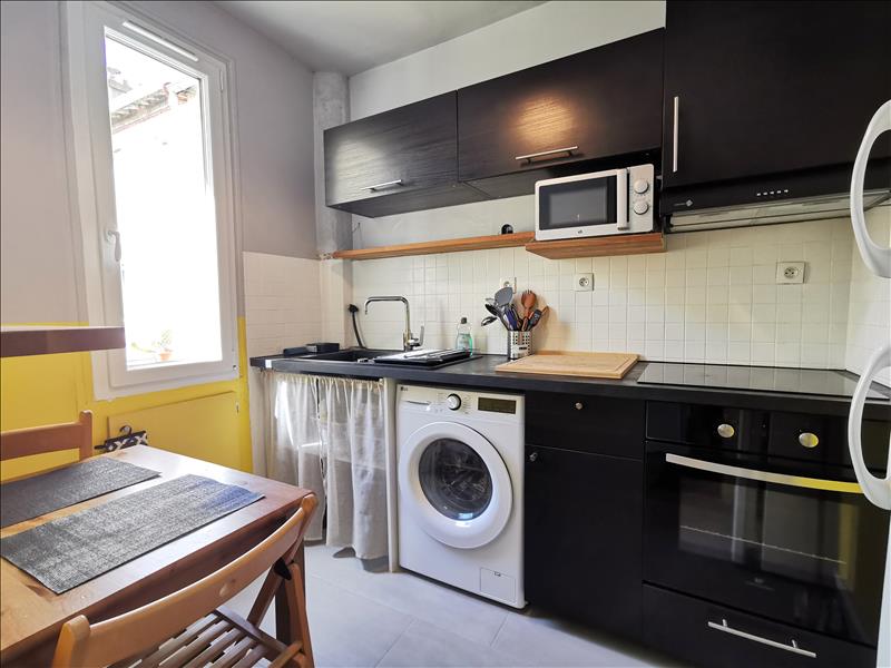 Flat Rue d'Estienne d'Orves in Montrouge