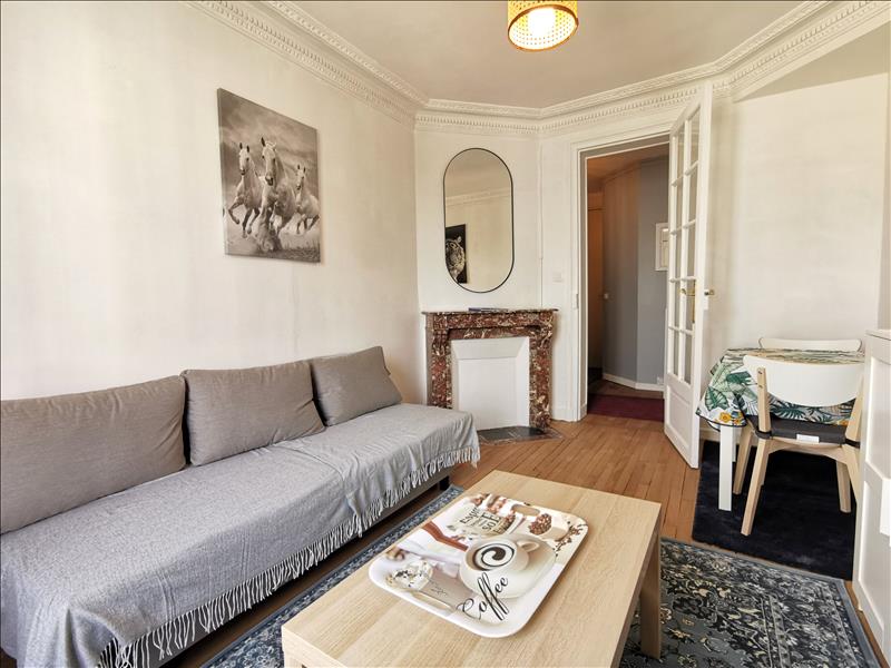 Flat Rue d'Estienne d'Orves in Montrouge