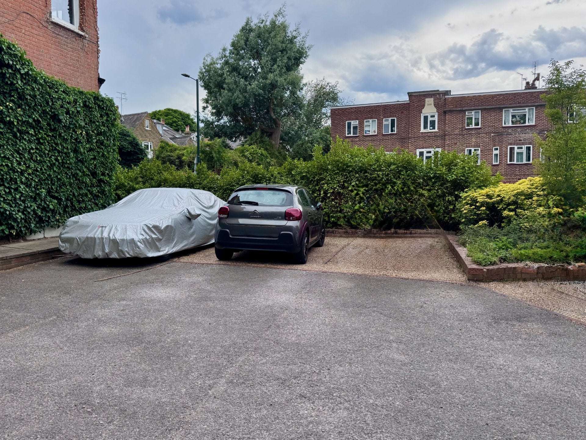 Flat Sandycombe Road in Greater London