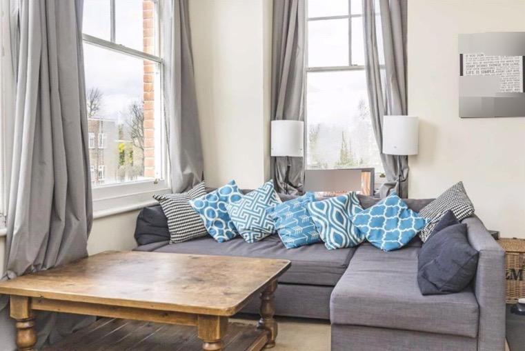 Flat Sandycombe Road in Greater London
