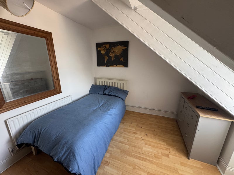 Room Durham Road in Gateshead