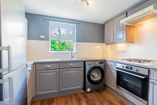 Flat Bowater Gardens in Sunbury-on-Thames