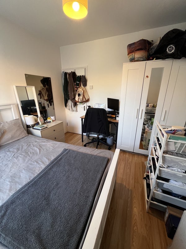 Room Potier Street in Greater London
