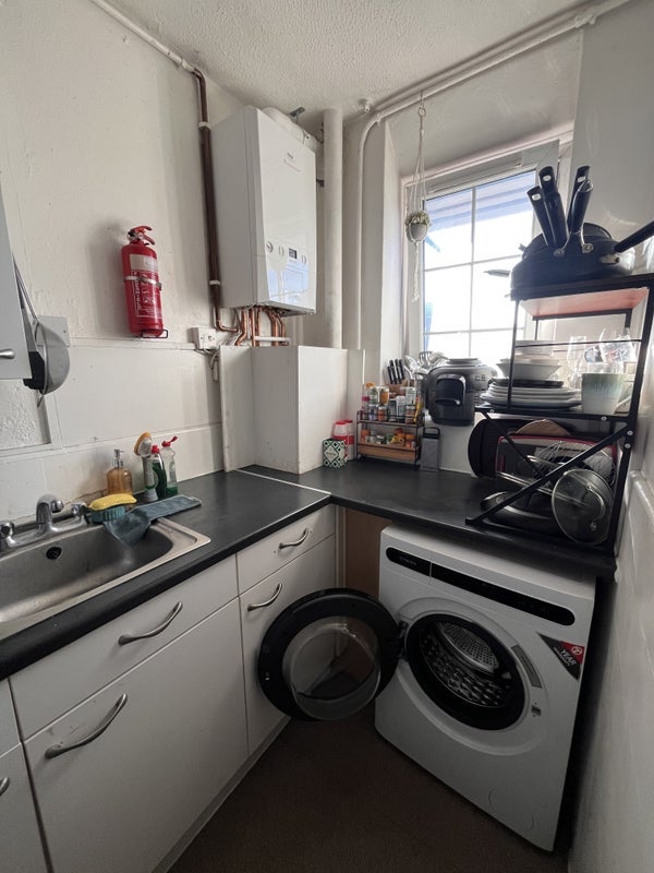 Room Potier Street in Greater London