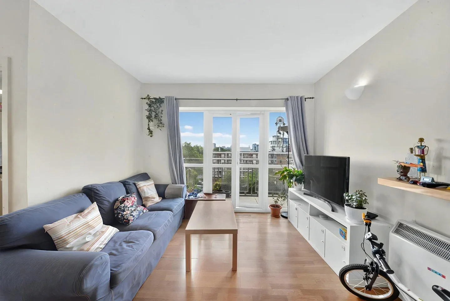 Flat Old Bellgate Place in Greater London