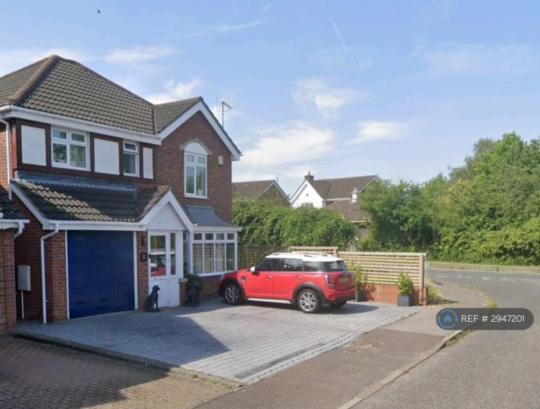 House Aylesbury Drive in Basildon