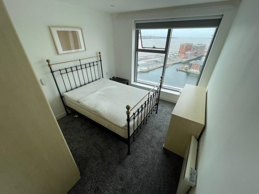Flat William Jessop Way in Liverpool