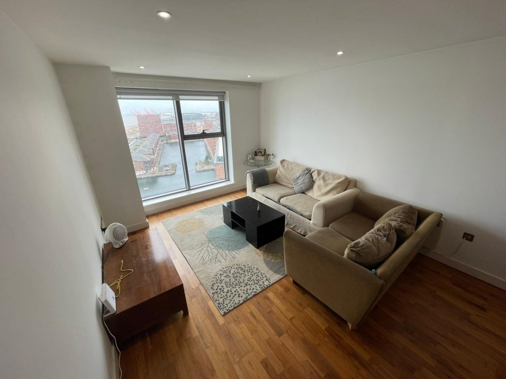 Flat William Jessop Way in Liverpool