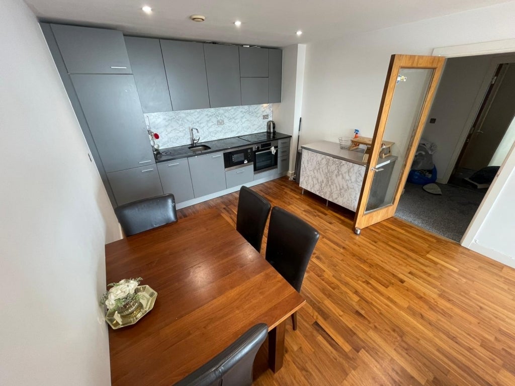 Flat William Jessop Way in Liverpool