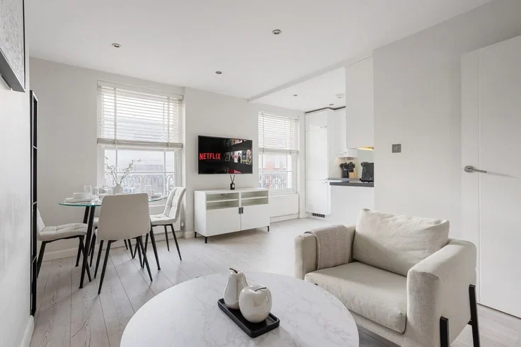 Flat Queensway in City of Westminster