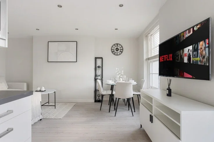 Flat Queensway in City of Westminster