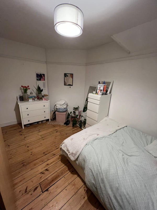 Room Birchwood Road in Greater London