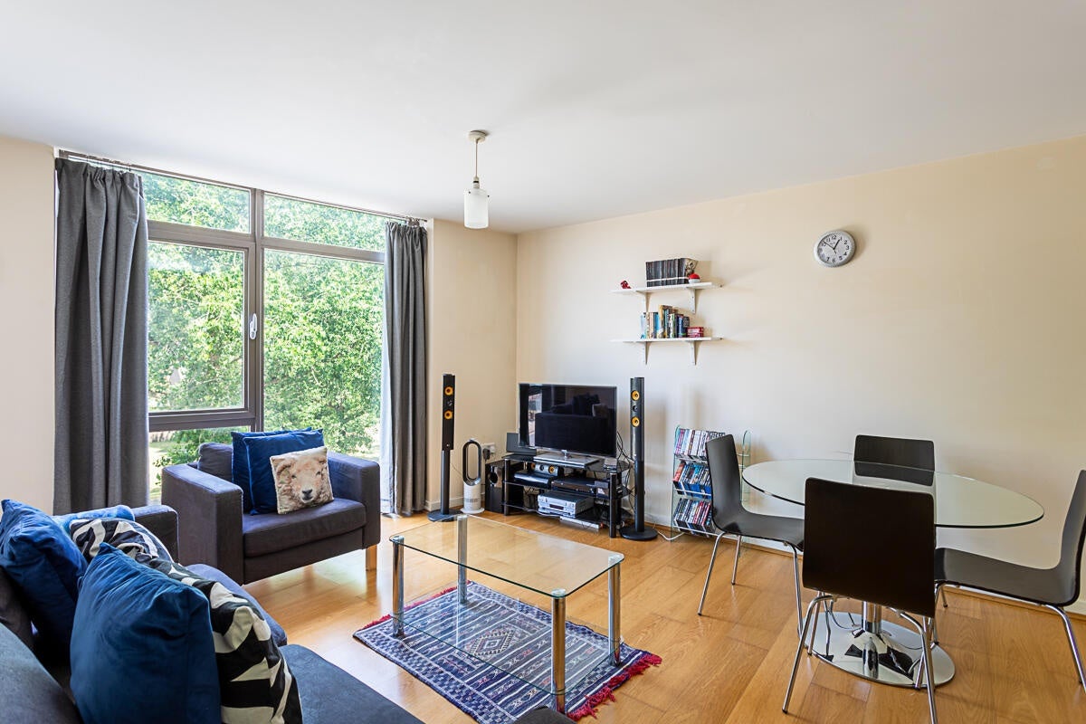 Flat Stockwell Street in Greater London