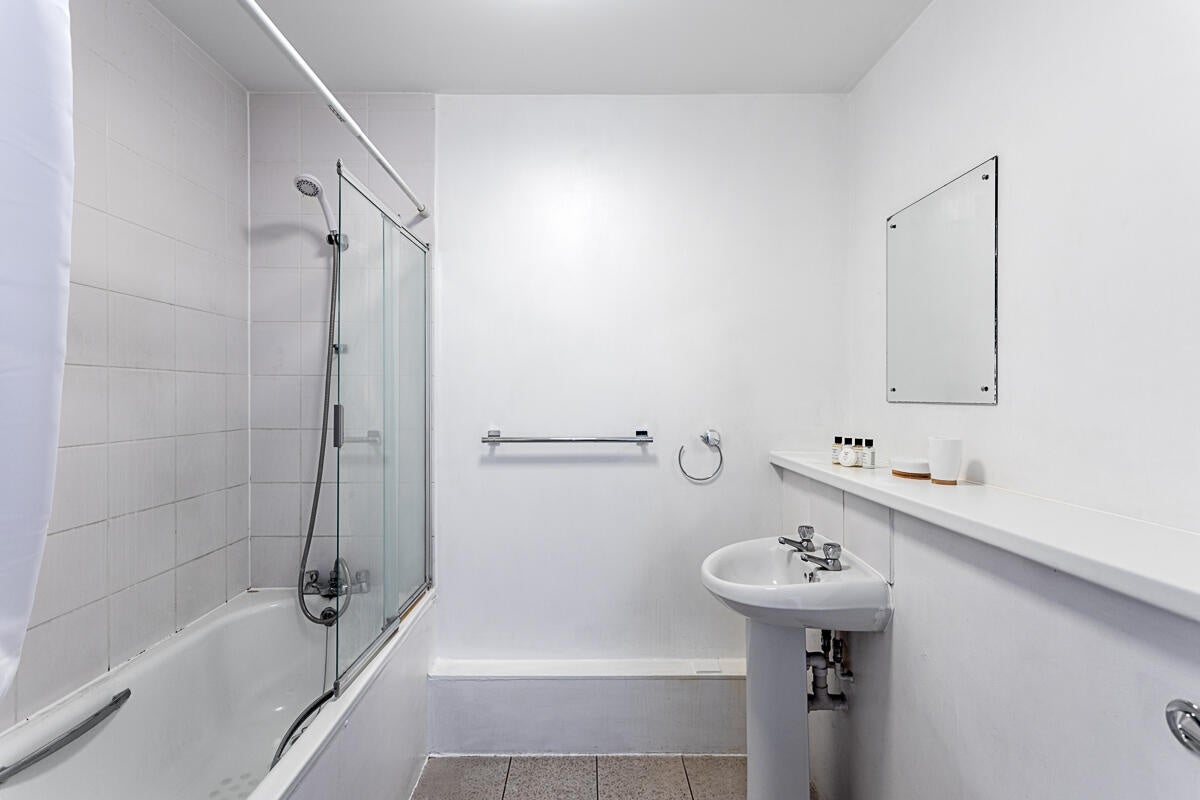 Flat Stockwell Street in Greater London