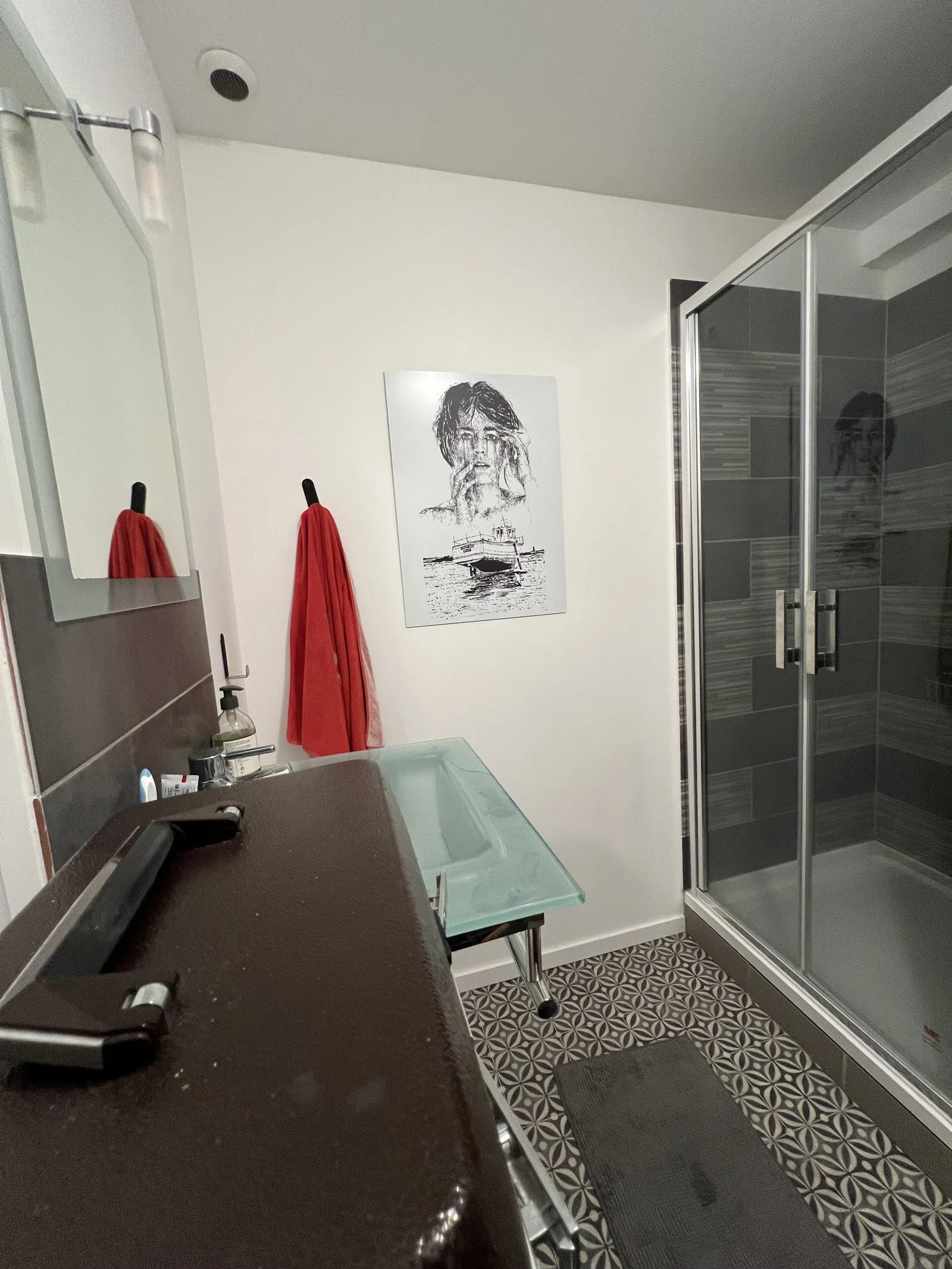 Room Grande Rue in Ménétrol