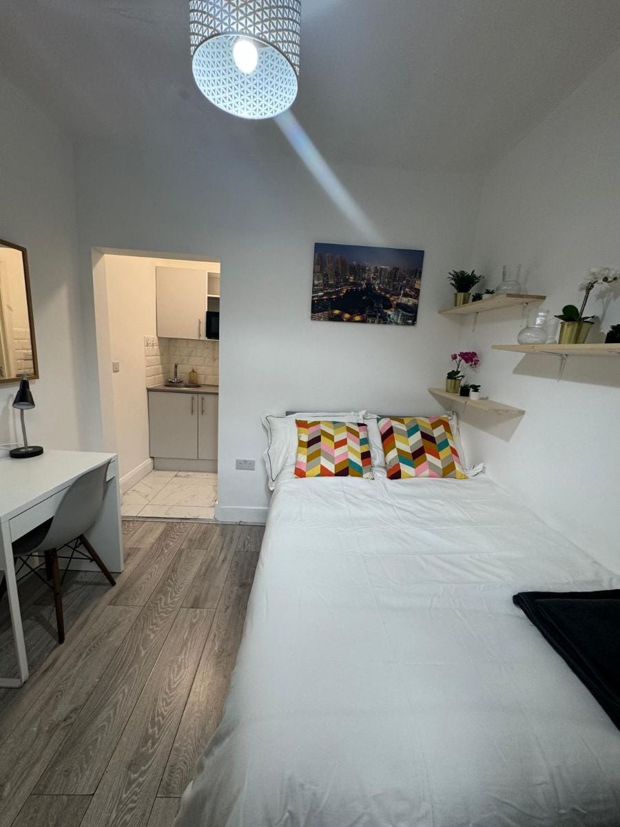 Flat Camden High Street in London