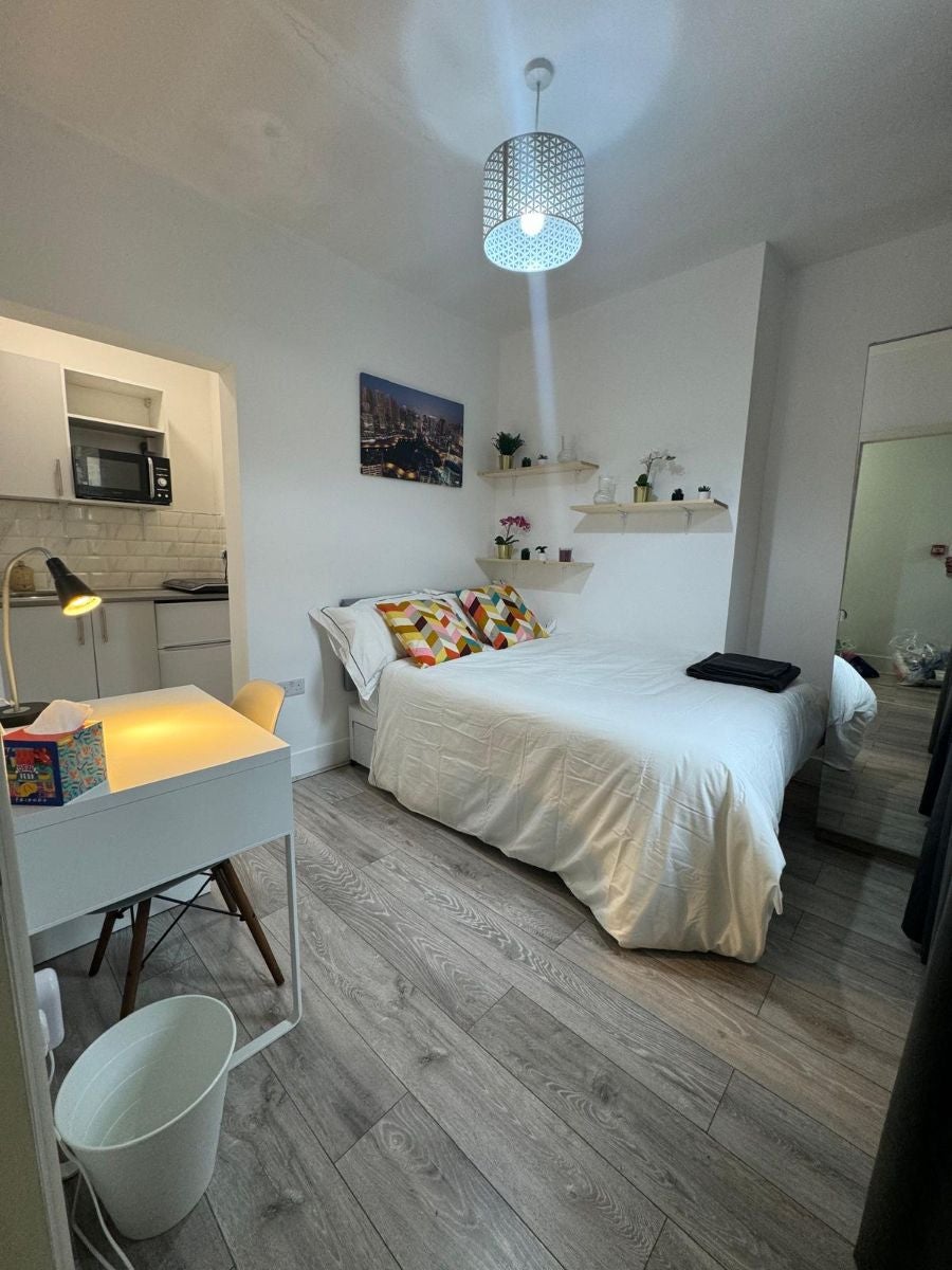 Flat Camden High Street in London