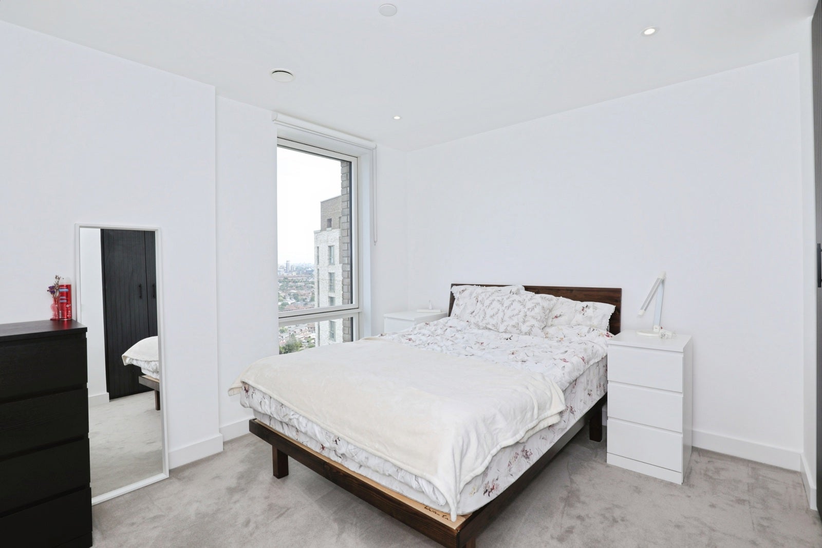 Flat Friary Road in Greater London