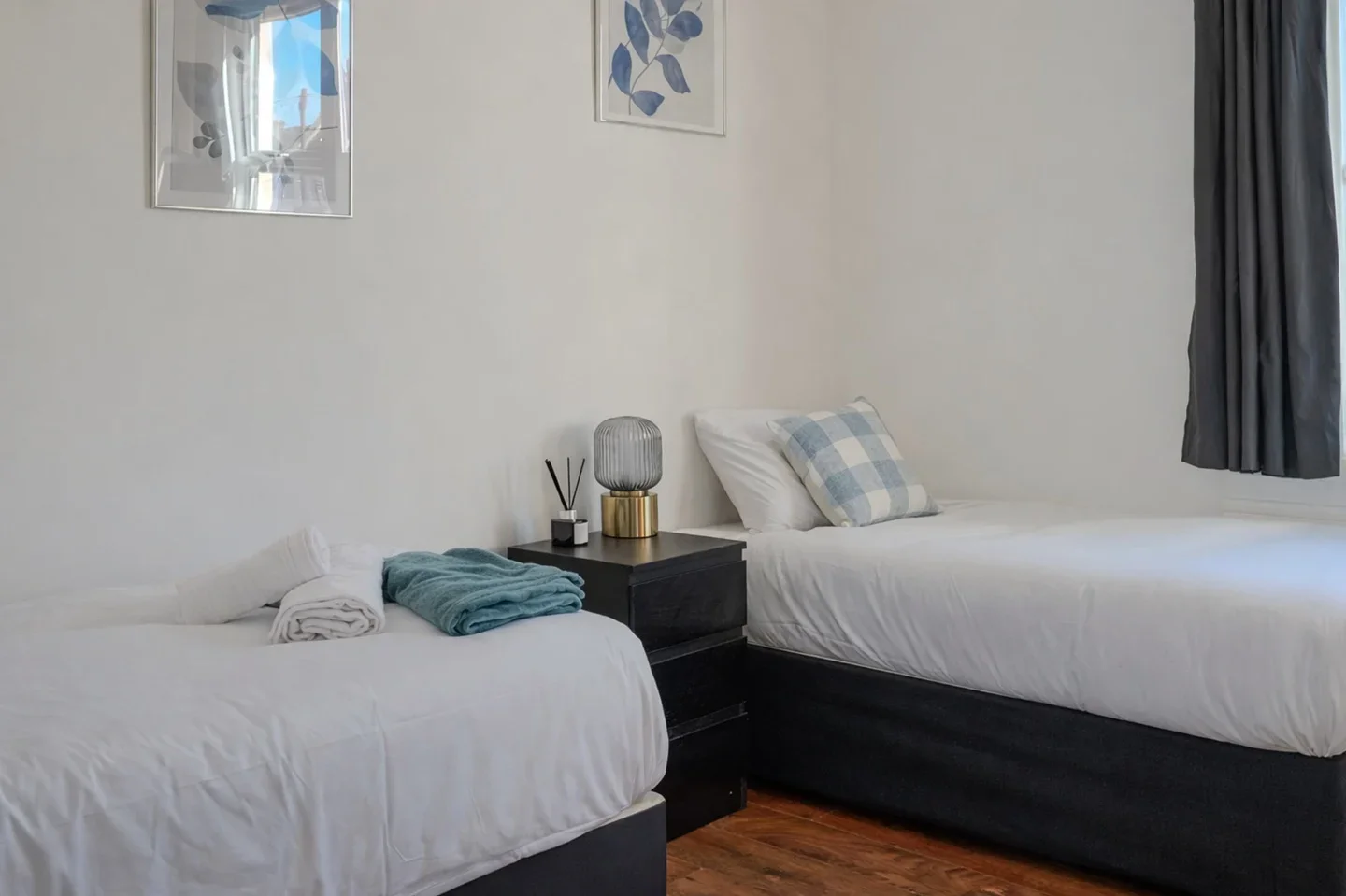 House Bromley Crescent in Greater London