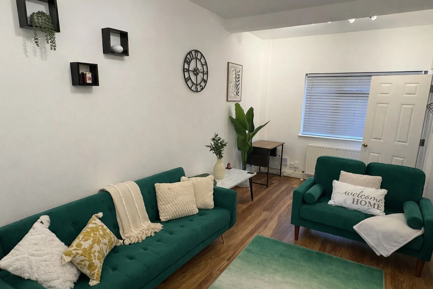 House Bromley Crescent in Greater London