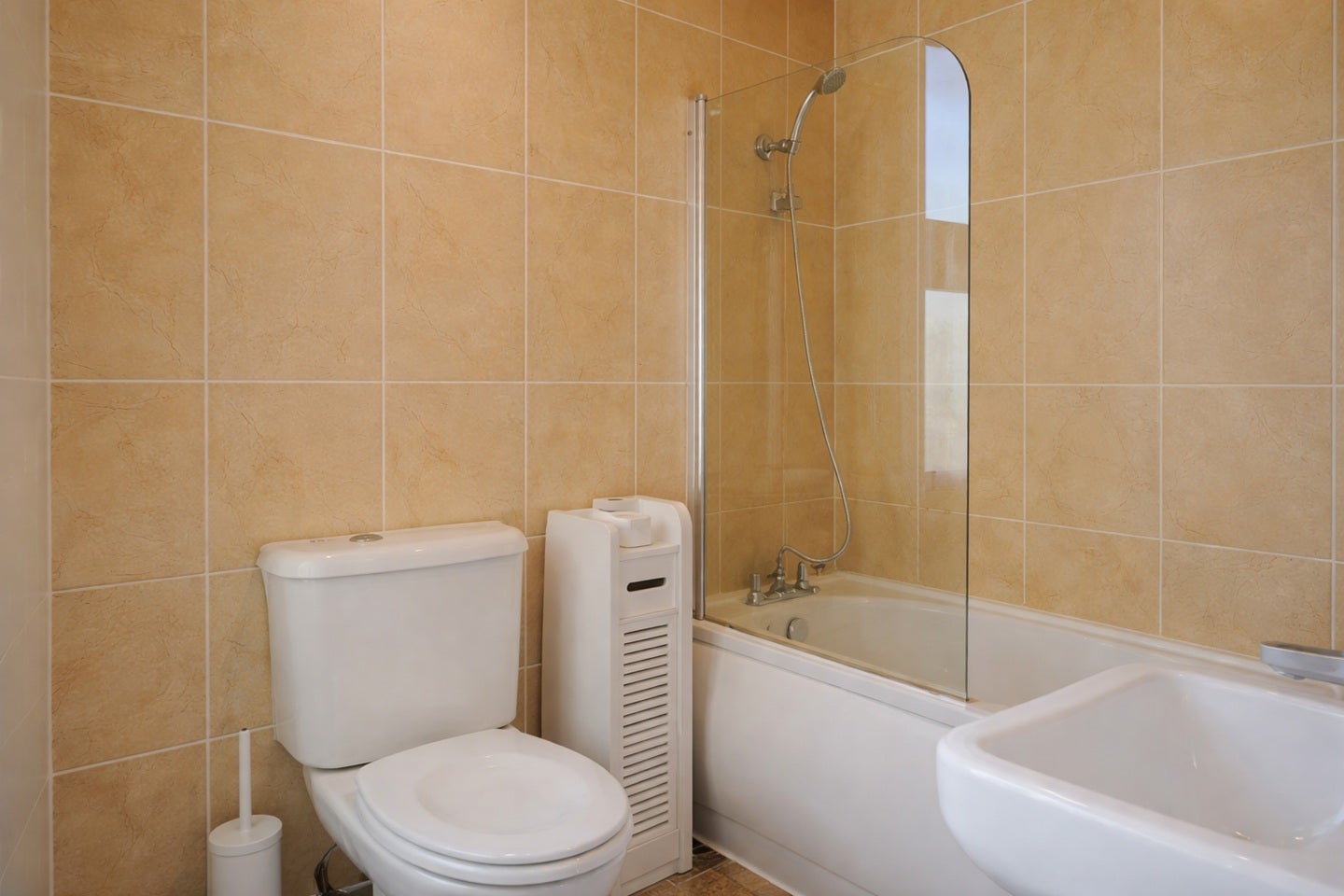 House Bromley Crescent in Greater London