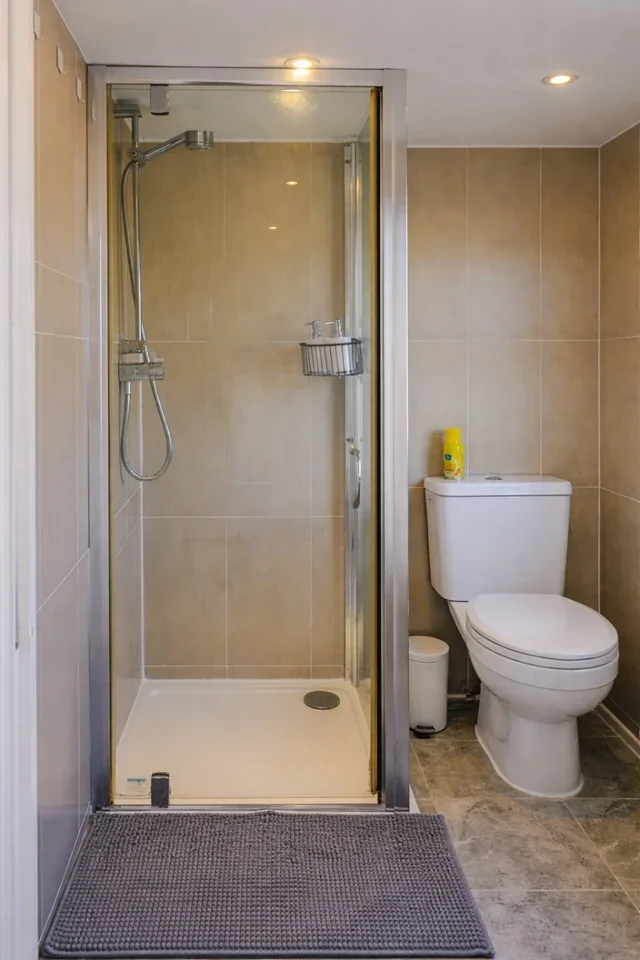 House Bromley Crescent in Greater London