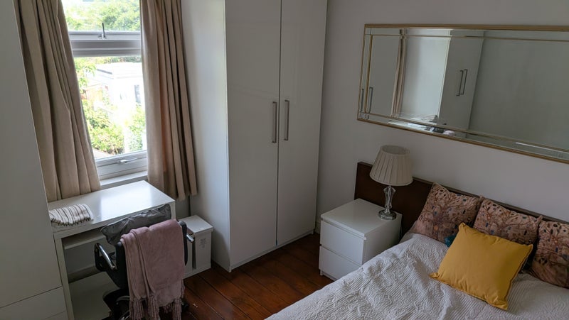 Room Silver Crescent in Greater London