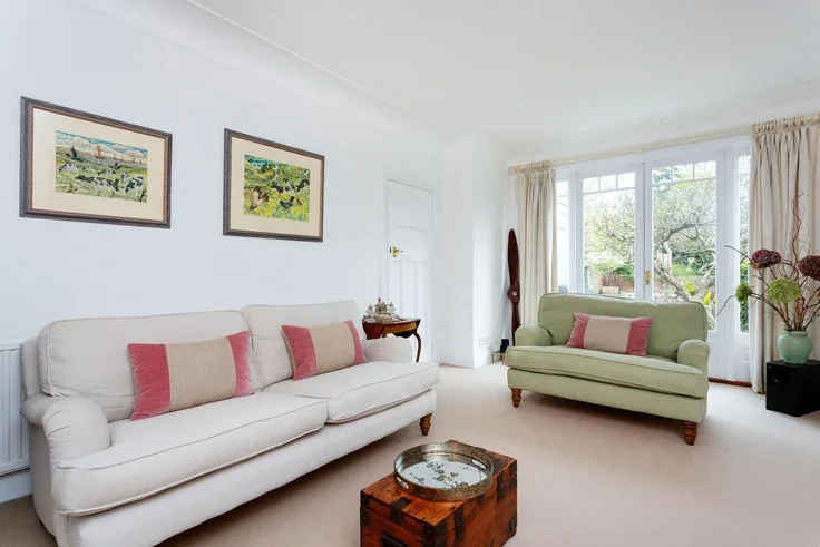 House Pensford Avenue in Greater London
