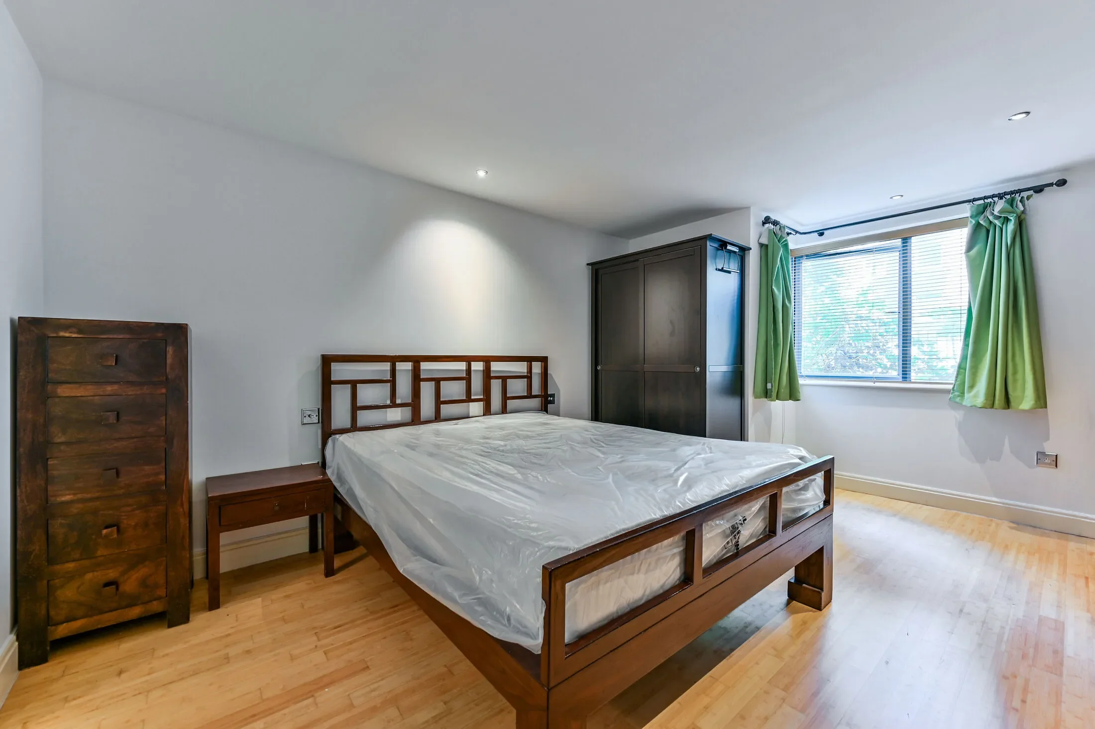 Flat Regent's Park Road in Greater London