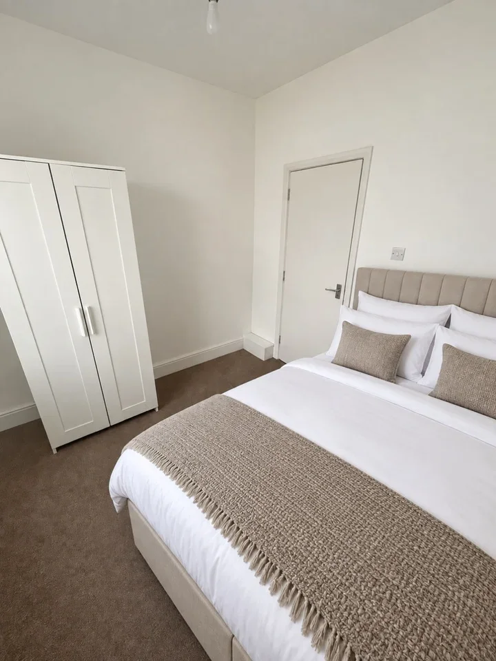 Flat Aldborough Road South in Greater London