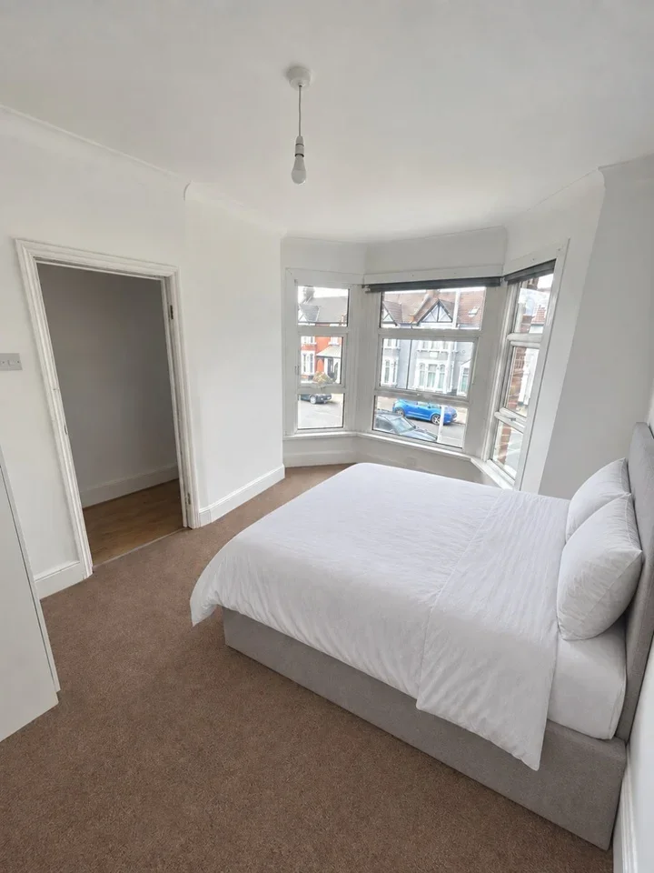 Flat Aldborough Road South in Greater London