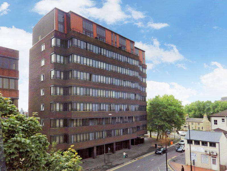Flat Farnsby Street in Swindon