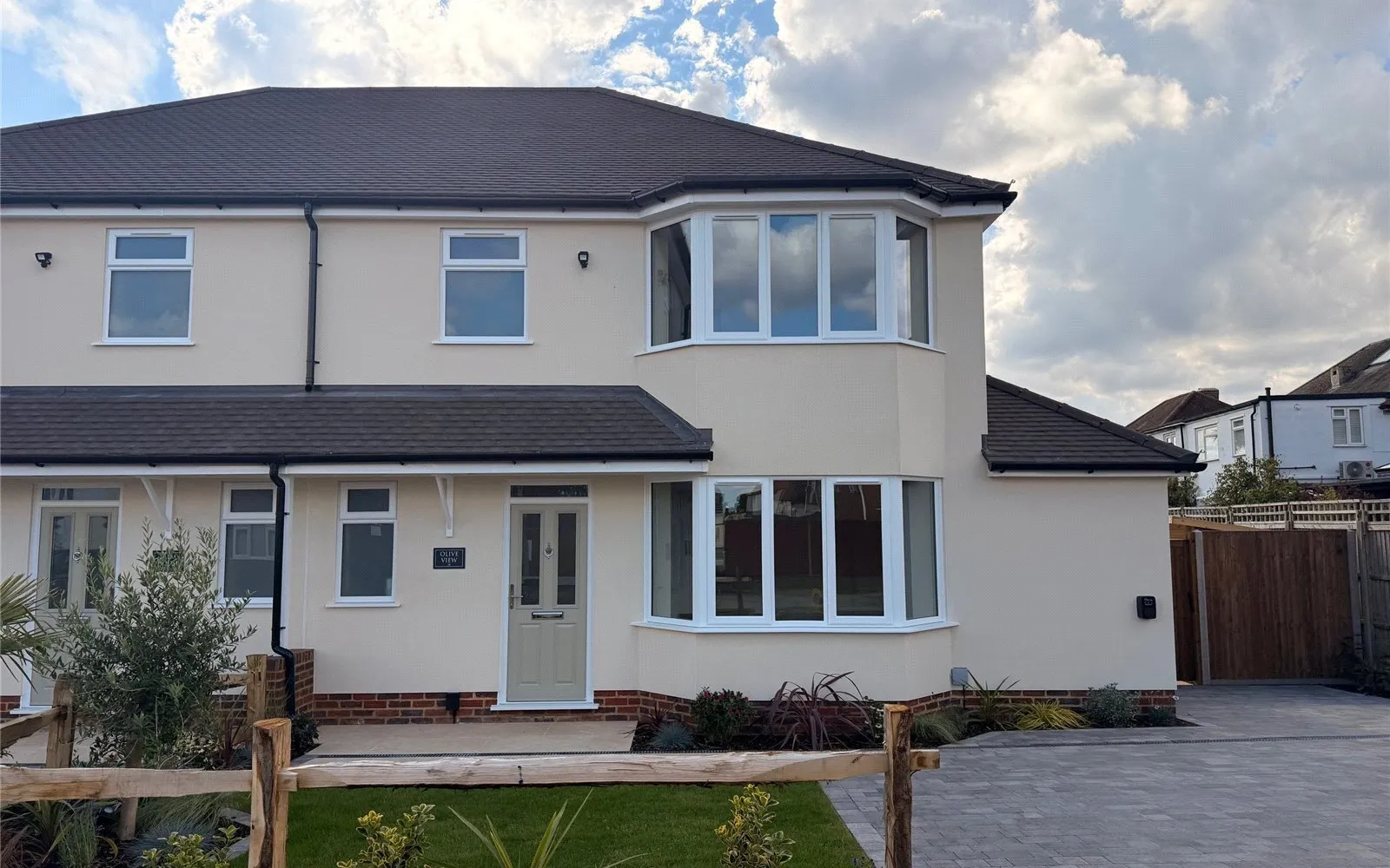House Berkeley Drive in Elmbridge