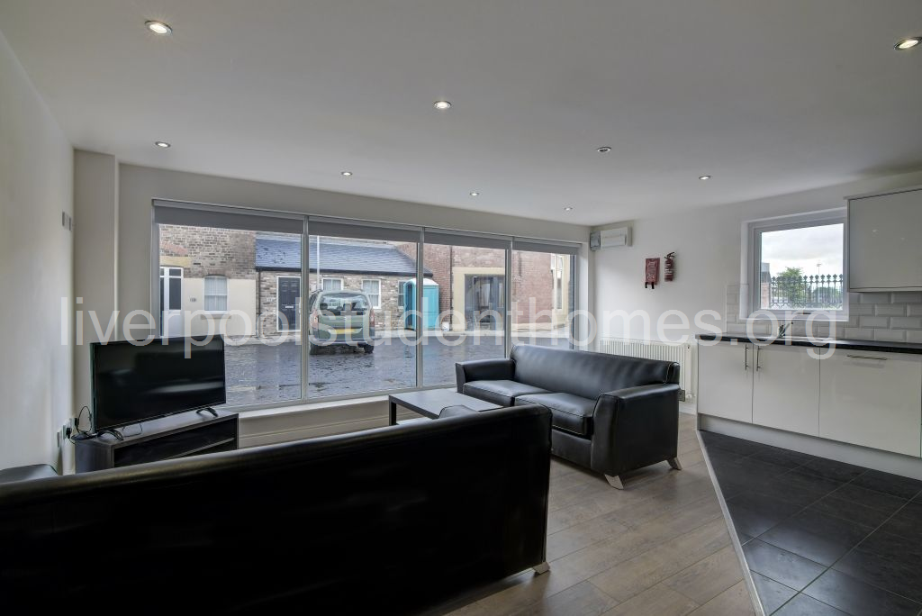 Room Shaw Street in Liverpool