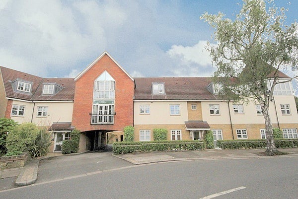 Flat Fox Lane in London