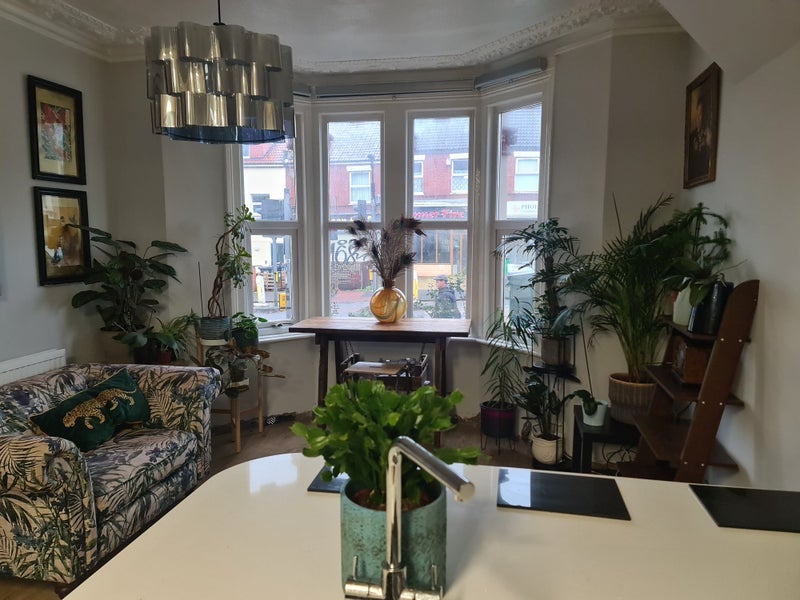 Room Fishponds Road in Bristol