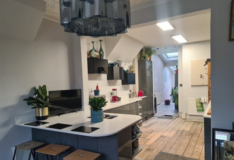 Room Fishponds Road in Bristol