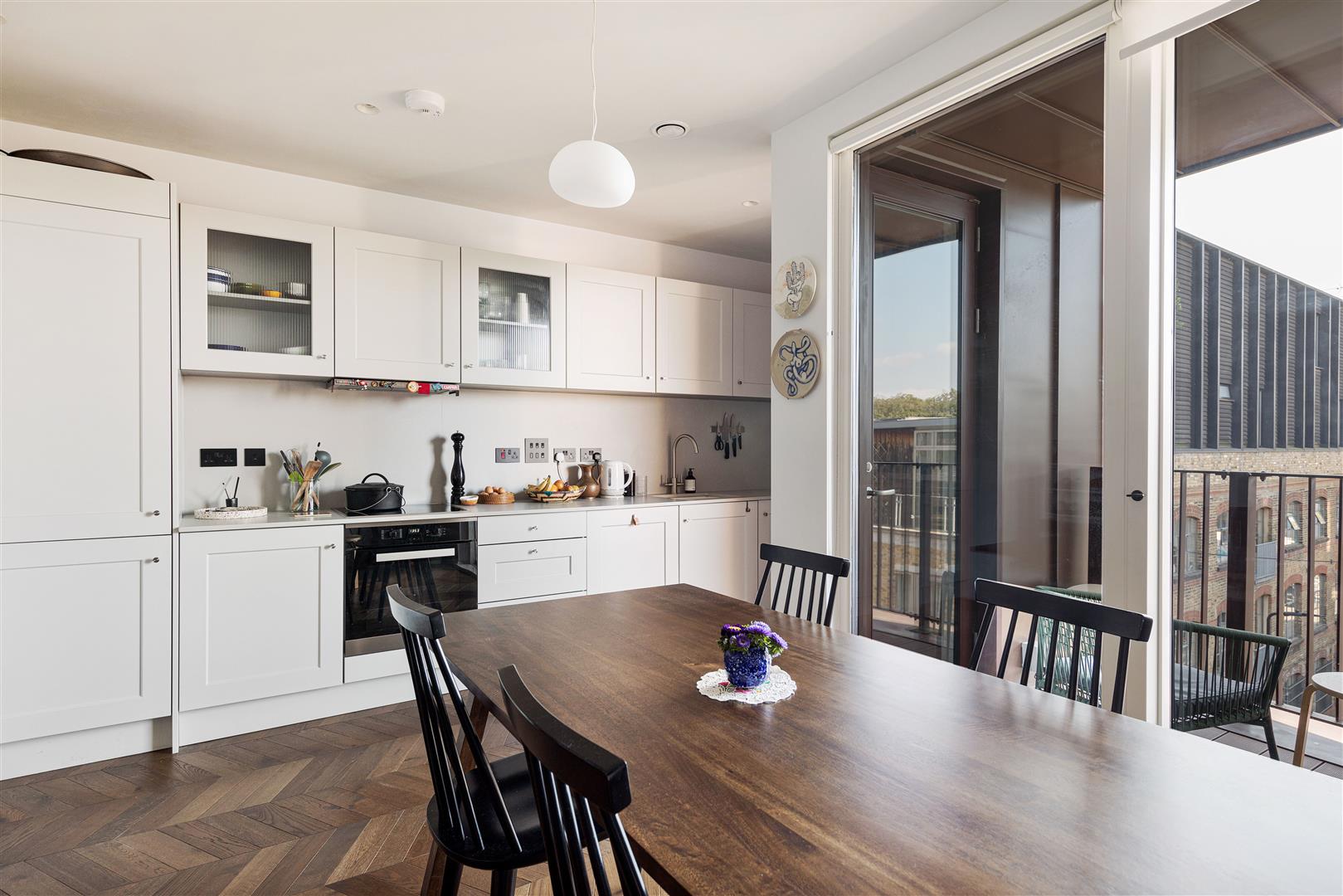 Flat Gransden Avenue in Greater London
