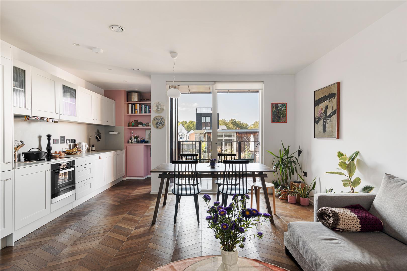 Flat Gransden Avenue in Greater London