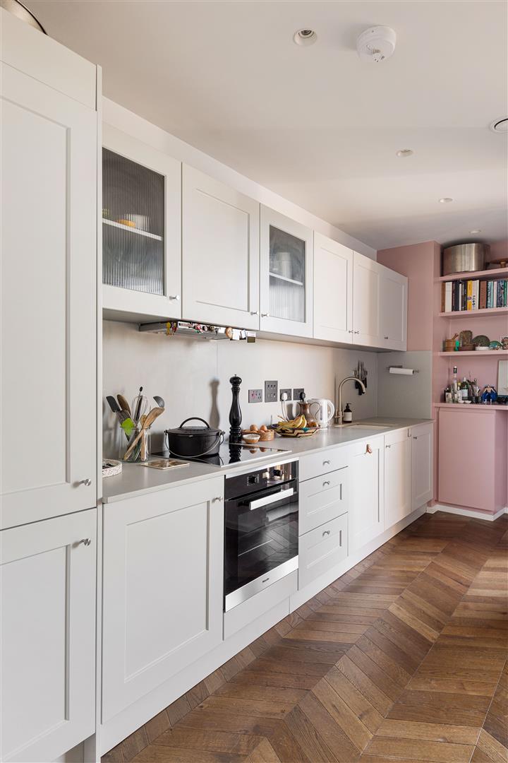 Flat Gransden Avenue in Greater London