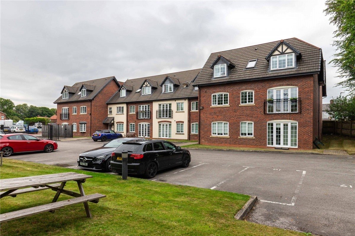 Flat Highland Drive in Chelford