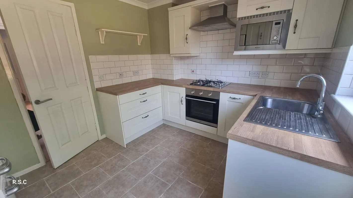 House Lowdell Close in Greater London