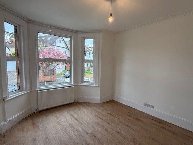 Flat Beaumont Road in Greater London